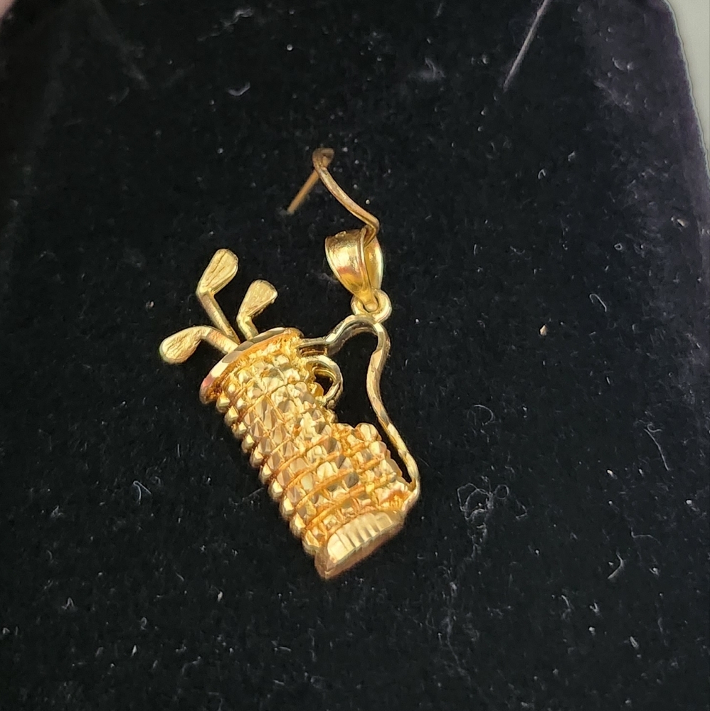 14k yellow gold golf pendant